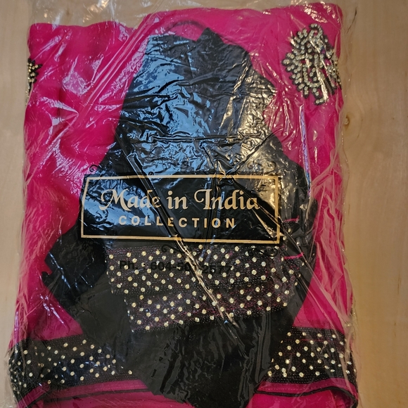 Elegant Hot Pink and Black Saree with Gemstone Border from Made In India - Picture 6 of 6